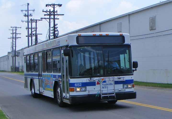 Nashville MTA Gillig Advantage 652